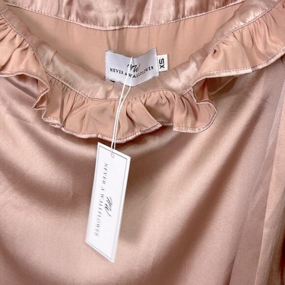 Never A Wallflower Blush Pink Silky Gathered Neck blouse women’s size XS NWT - Picture 4 of 5